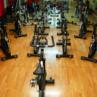 Panoramica dall'alto sala Sala Indoor Cycling della palestra Fitworld Club Salerno