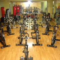 Panoramica dall'alto sala Sala Indoor Cycling della palestra Fitworld Club Salerno