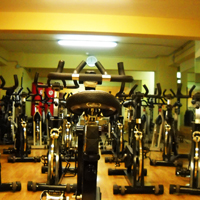 Sala Indoor Cycling vista dal basso Palestra Fitworld Club Salerno