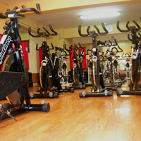 Panoramica dal basso sala Sala Indoor Cycling della palestra Fitworld Club Salerno

